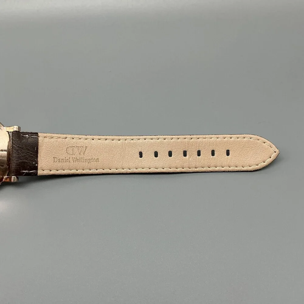 Daniel Wellington Classic Mens Watch 40mm Rose Gold Tone Leather New Battery